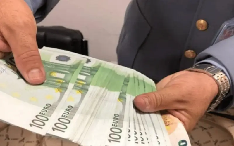 Flambée de l'euro sur le marché parallèle : taux de change de 1000 dollars en dinars algérien