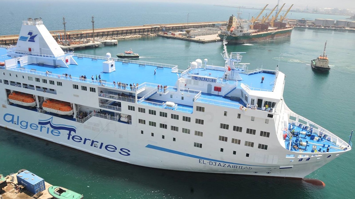Navire de l’Entreprise Nationale de Transport Maritime de Voyageurs (ENTMV)