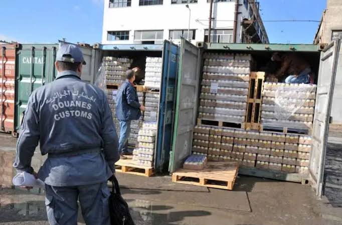 Douanes algériennes : saisie de 7000 paquets de cigarettes