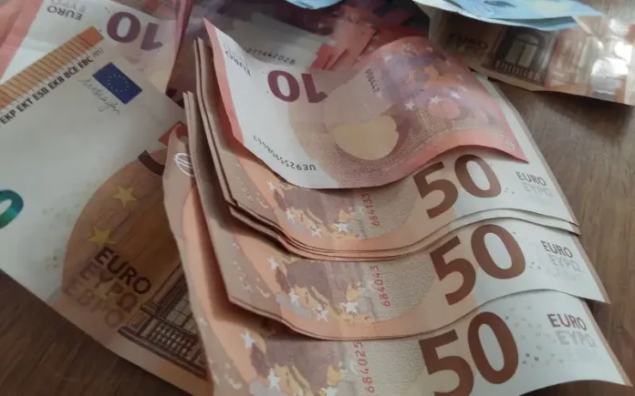 Flambée de l’euro sur le marché noir : taux de change de 1000€ en dinars algérien