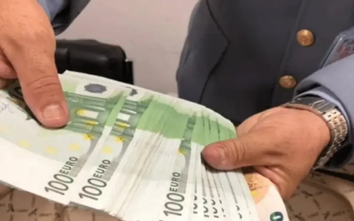 Flambée de l’euro sur le marché parallèle : taux de change de 1000 dollars en dinars algérien