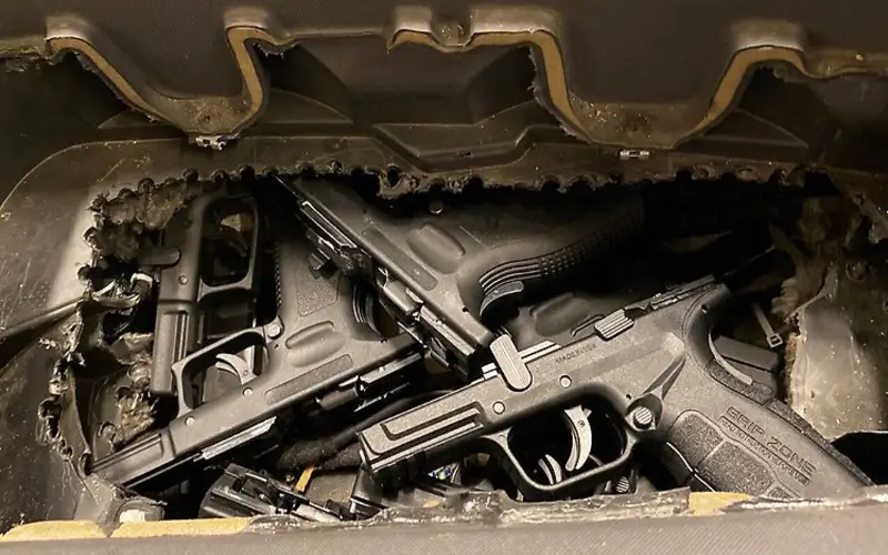 Contrebande d’argent et Douane : 15 armes à feu dissimilées