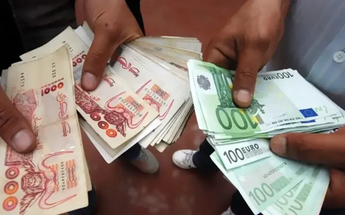 Taux de change : l’équivalent de 100€ en dinars algériens sur le marché noir et officiel