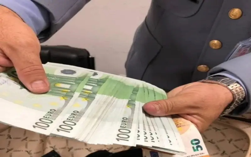 Une saisie de 7250 euros et l'arrestation d'une personne à l'aéroport d'Annaba