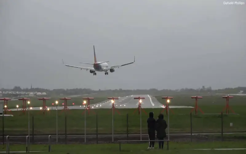 Atterrissages d’avions : De fortes rafales de vent à l’aéroport de Birmingham