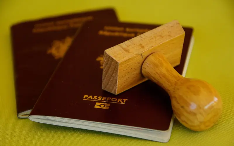 Des passeports falsifiés 