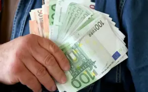 Le taux de change : l’équivalent de 1000€ en dinars algériens sur le marché noir et officiel pour ce mardi 16 mai 2023