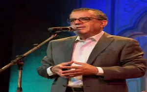 le chanteur Algérien Houari Benchenet