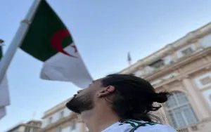 Voyage en Algérie: Un étranger flatté par le prix de la carte sim, sa vidéo fait le buzz