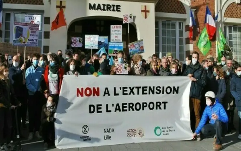 Manifestation pacifique contre l'extension de l'aéroport de Lille-Lesquin