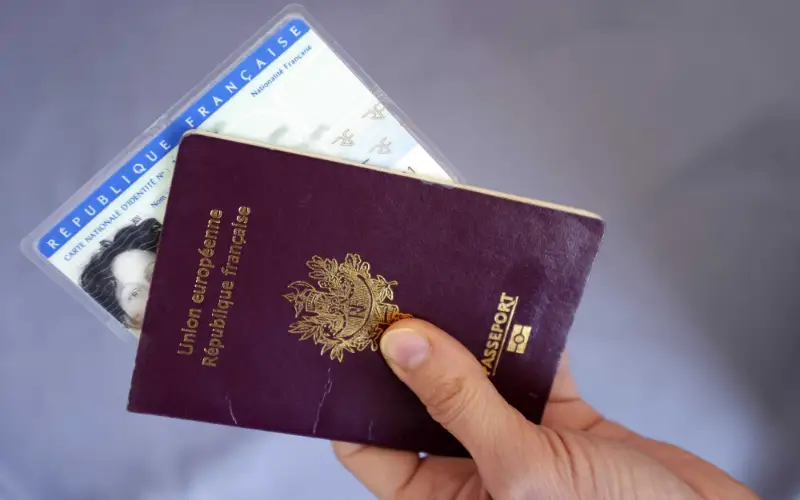 Passeports et cartes d’identité : Des délais d'attente de plus en plus longs pour les passeports et cartes d'identité