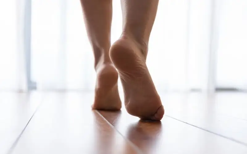 Éviter de marcher pieds nus