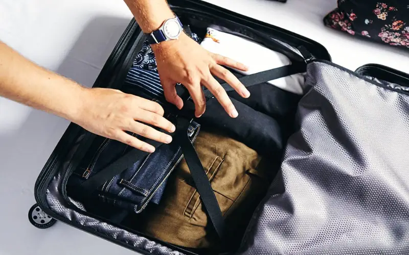 Hôtesse de l'air : Mettez vos coordonnées à l'intérieur du bagage