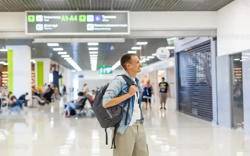 Voyages : Optez pour l'astuce du sac à dos à l'aéroport