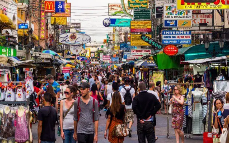 Frais de visa pour la Thaïlande : Promouvoir l'emploi formel et l'immigration légale