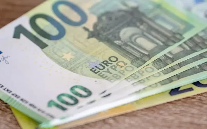 Flambé de l'euro sur le marché noir : Taux de change de 100 euros en dinars Algériens