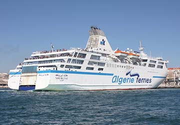 Navire de l’Entreprise Nationale de Transport Maritime de Voyageurs (ENTMV)