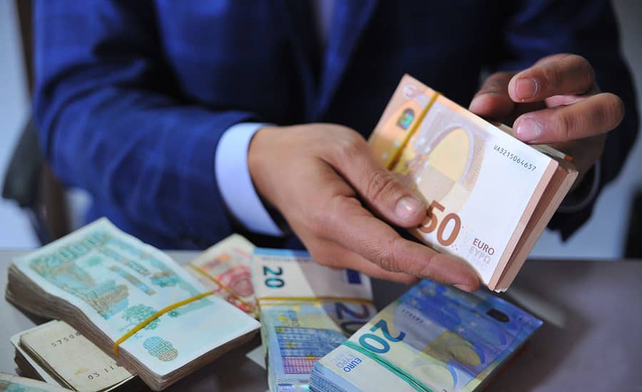 Devise en Algérie : des chiffres records de l’euro, une nouvelle monnaie en Algérie… et récupération de l’argent entassée dans les foyers