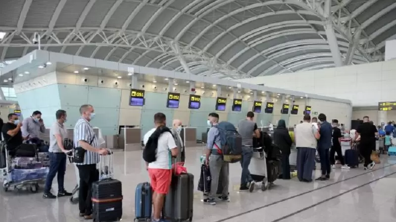 Aéroport d'Alger: un voyageur choqué, sa vidéo devient virale