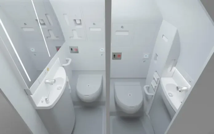 Toilettes dans les avions: Une hôtesse de l’air dévoile les coulisses