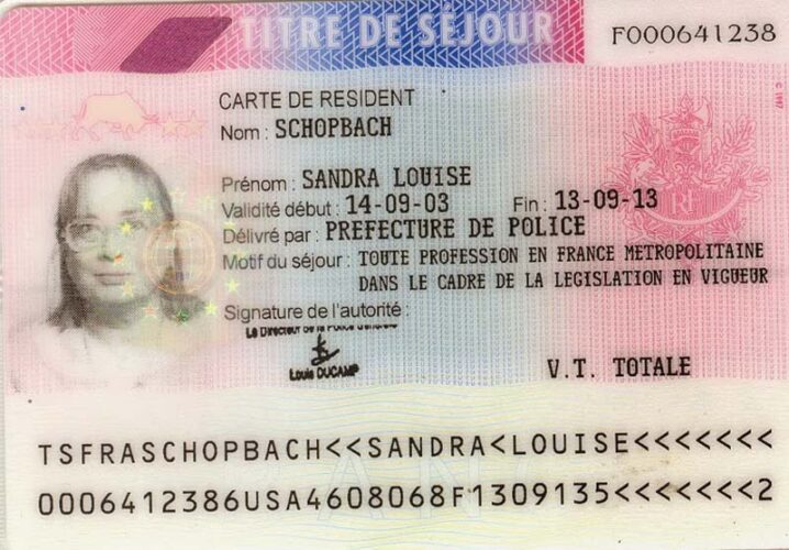 Faut-il un niveau en Français pour obtenir une carte de résident?
