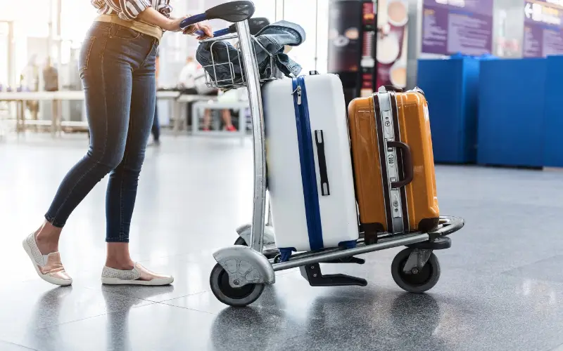 Voyages en avion 2023 : faite attention la taille de votre valise peut vous couter chère