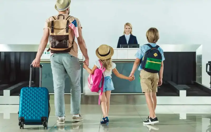 Hôtesses de l’air : les conseils d’agents de bord pour voyager avec des enfants