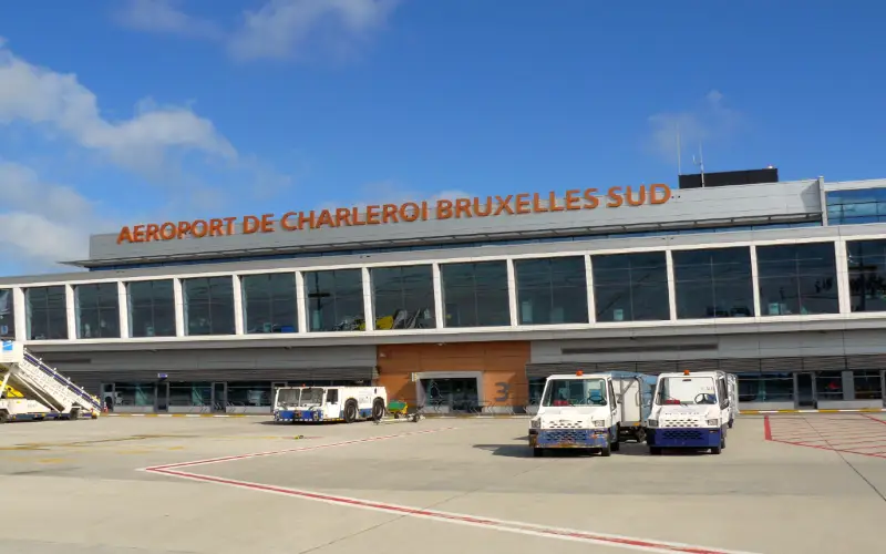Aéroport de Charleroi : une découverte macabre dans un parking