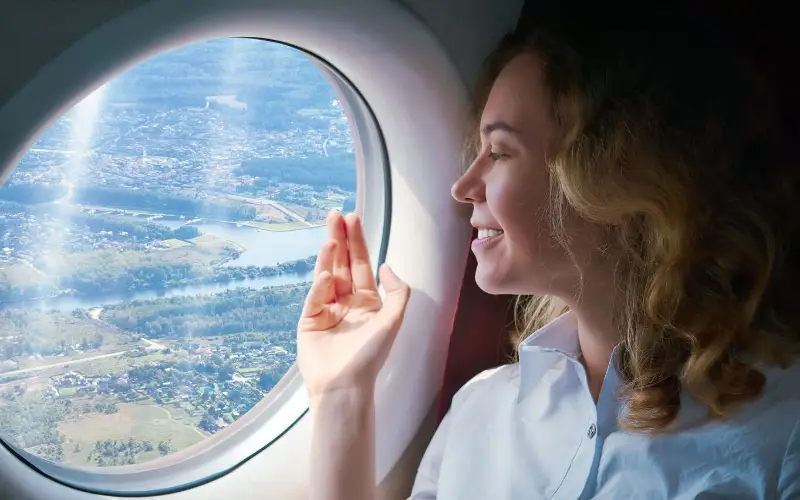 Avion : tout ce que vous devez savoir sur les hublots selon une hôtesse de l’air (vidéo)