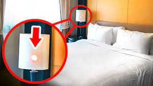 Airbnb 2023 : astuces pour détecter les caméras cachées qui sont dissimulées dans une chambre d’hôtel