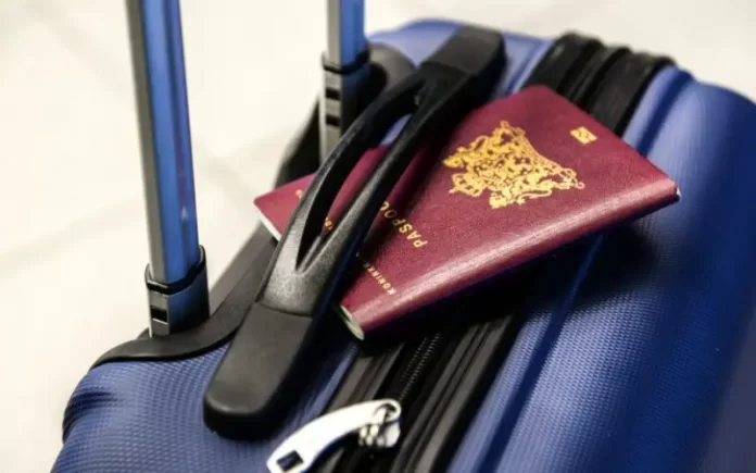 Voyages Scolaires : vers l'Abandon du Passeport ?
