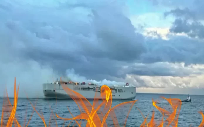 Un navire prend feu en pleine mer, un mort, des blessés et d'importants dégâts enregistrés