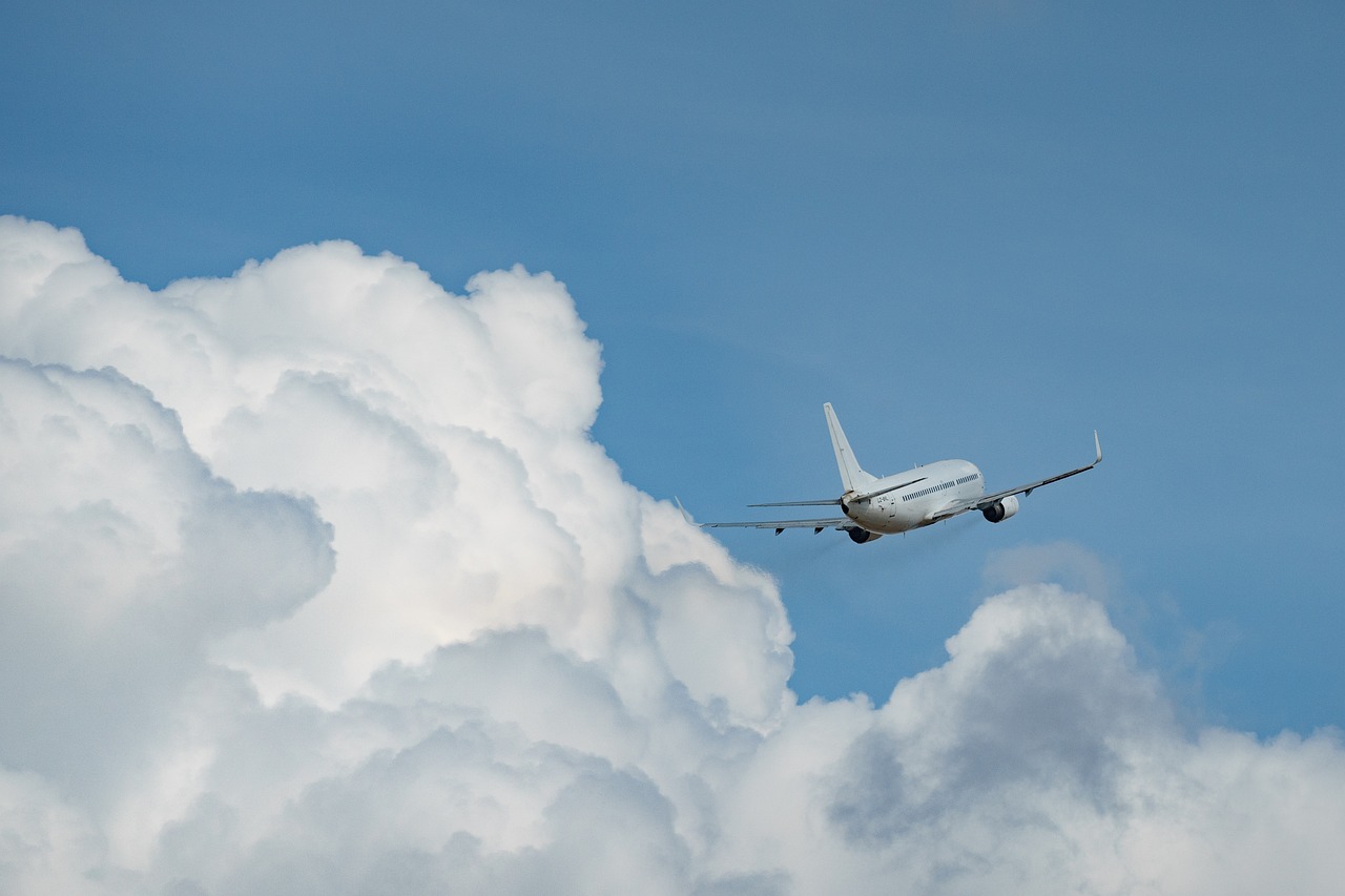Voyager en avion 2024 : Comment obtenir un surclassement en première classe gratuitement ?
